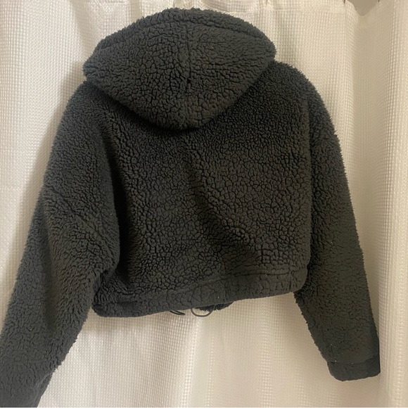 Faux fur zippered cropped jacket - Picture 7 of 8